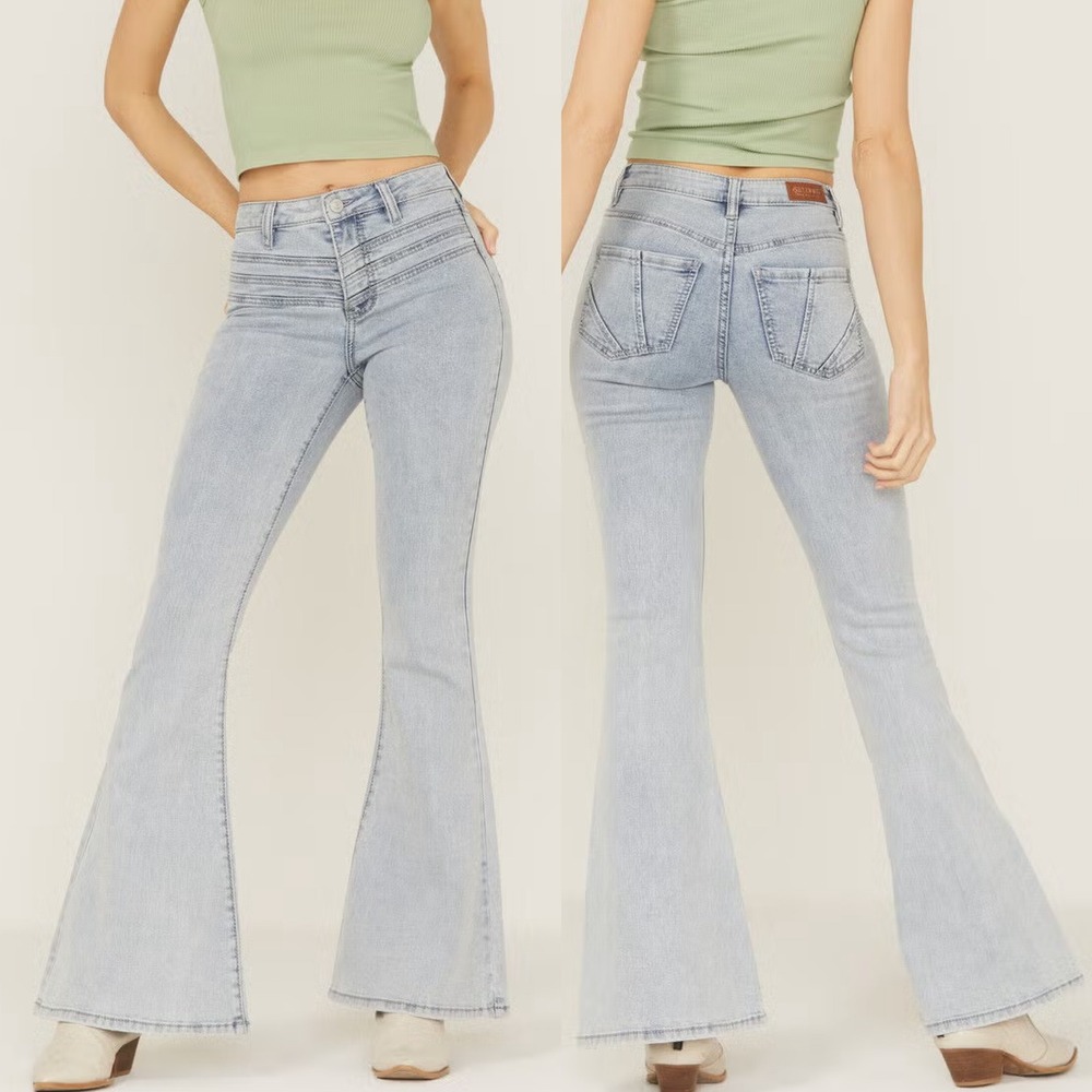 Shyanne Light Wash High Rise Front Yoke Flare Jeans Size 28x34R Western Cowgirl‎